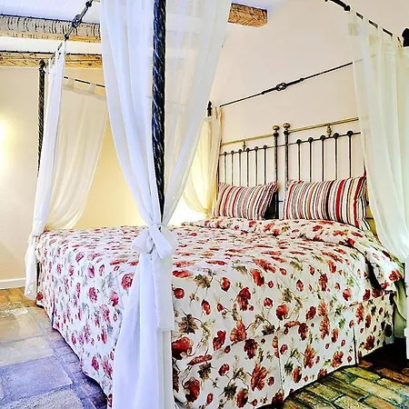 Apartment In Paleokastritsa With A Shared Pool 팔레오카스트리차